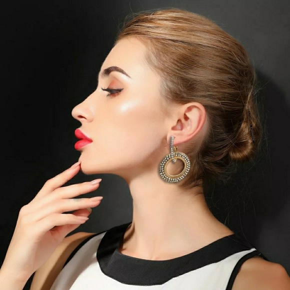 High shine Gold crystal earrings - Picture 5 of 10